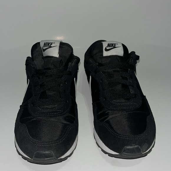 Nike MD Valiant GS with the Box - Picture 4 of 8